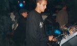 Live de Ber et John (METEK) au teknival de Millau, 1er juillet 2000