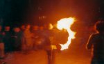 Un cracheur de feu au teknival de Millau, le 1er juillet 2000
